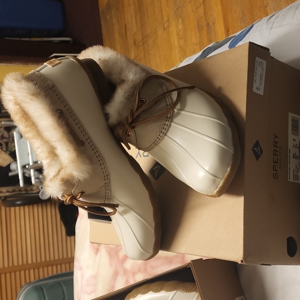 NEW Sperry Saltwater cozy boot